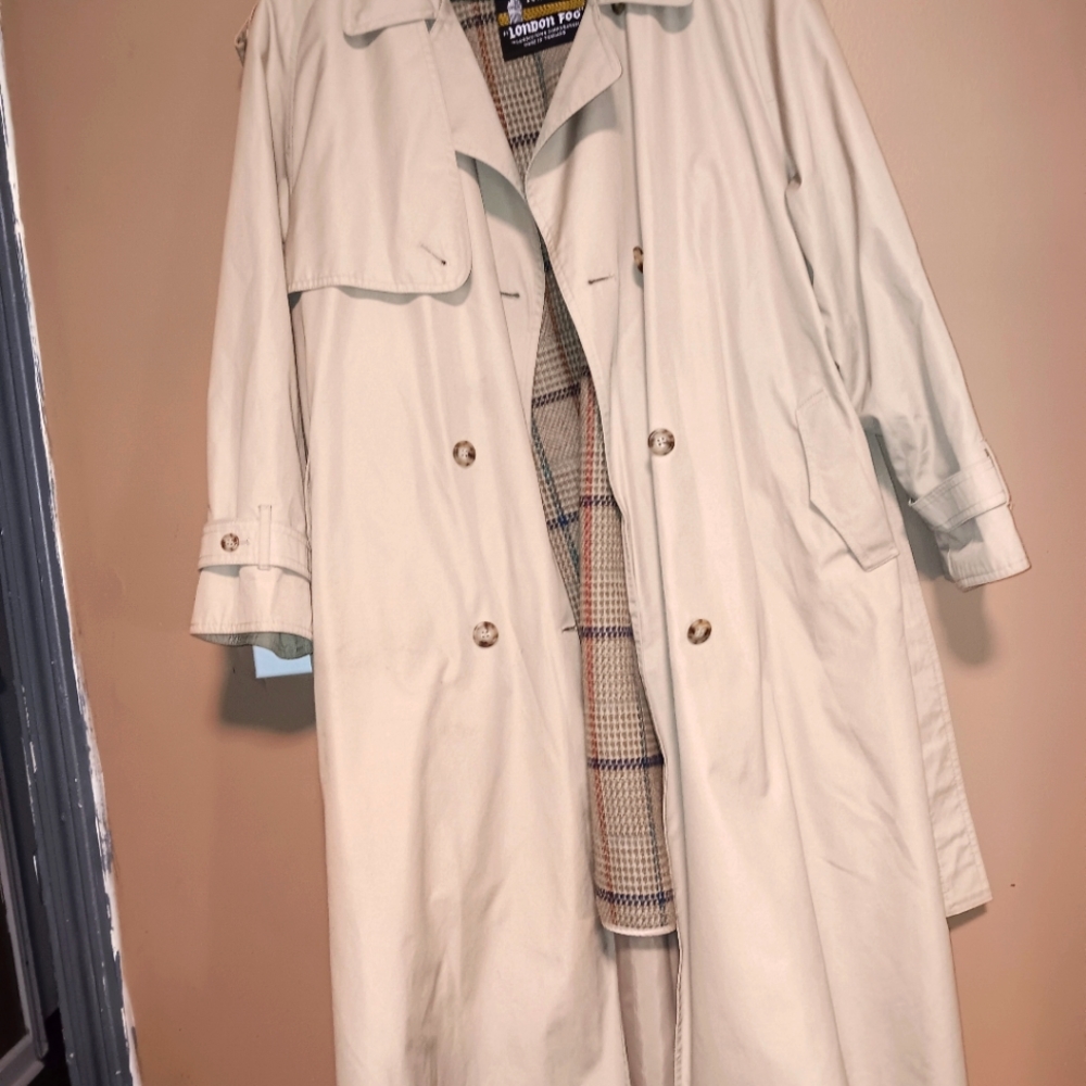 TOWN LONDON FOG TRENCH COAT  SIZE  12P PRE-OWNED GOOD